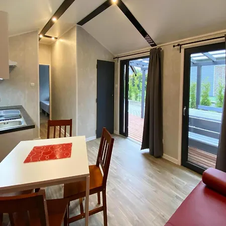 Semesterbostad Bungalow In Dziwnow Near Baltic Sea Promenade, Cleaning Included *